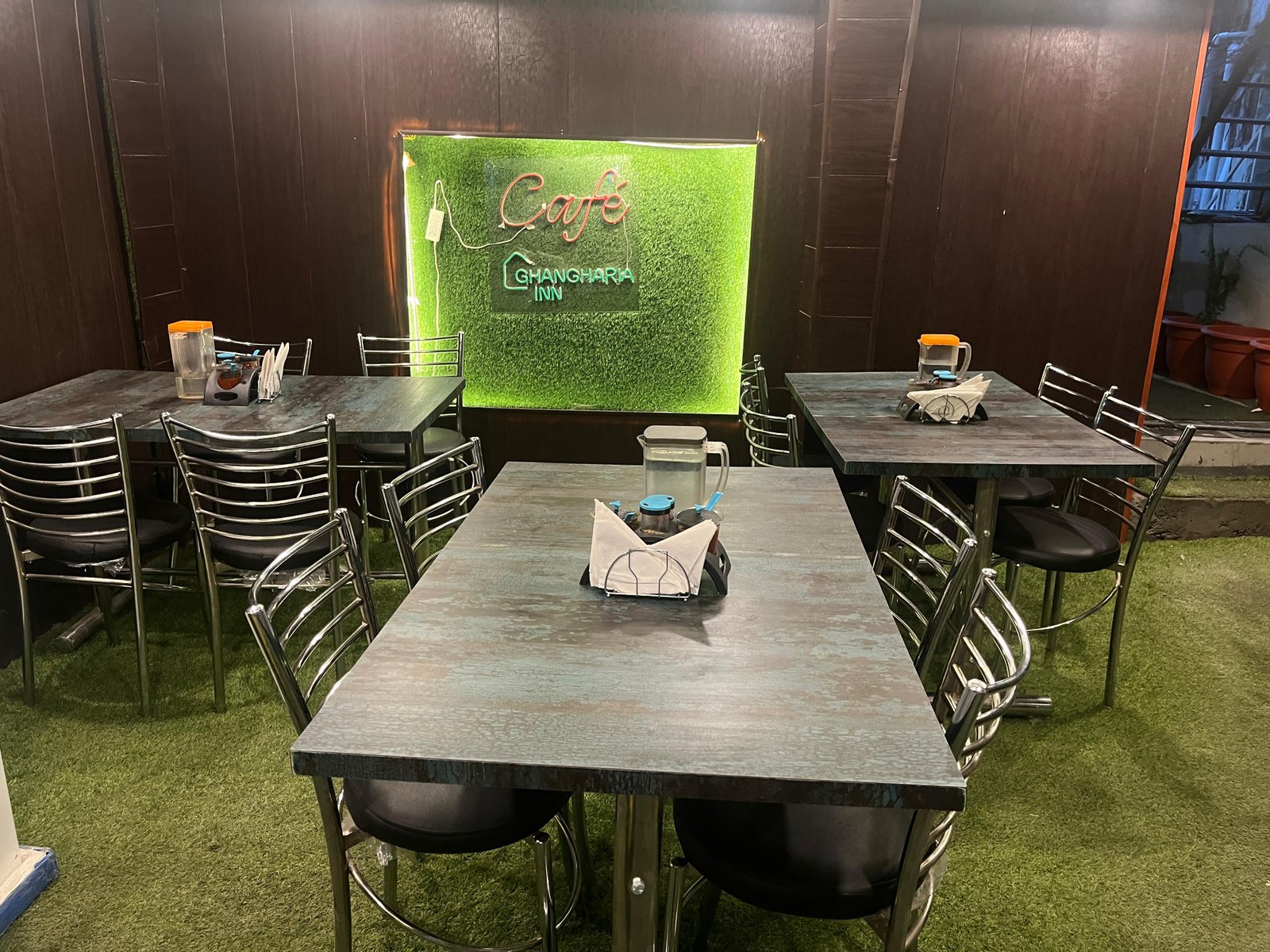 Mountain-View Dining